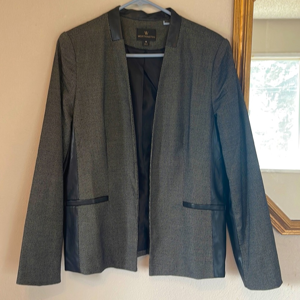 Black and white pattern Blazer w leather details
Worthington Brand